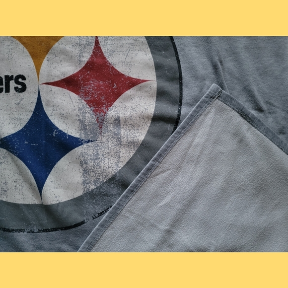 NFL Pittsburgh Steelers Gray Sweatshirt Throw Blanket, 4.5 ft x 6.5 ft - Picture 4 of 6
